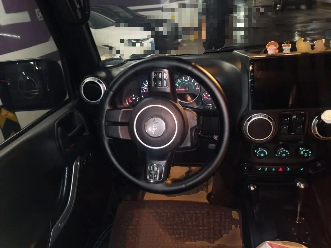 Jeep Wrangler 2017 3.0L Sahara Four-Door Comfort Edition — миниатюра 10