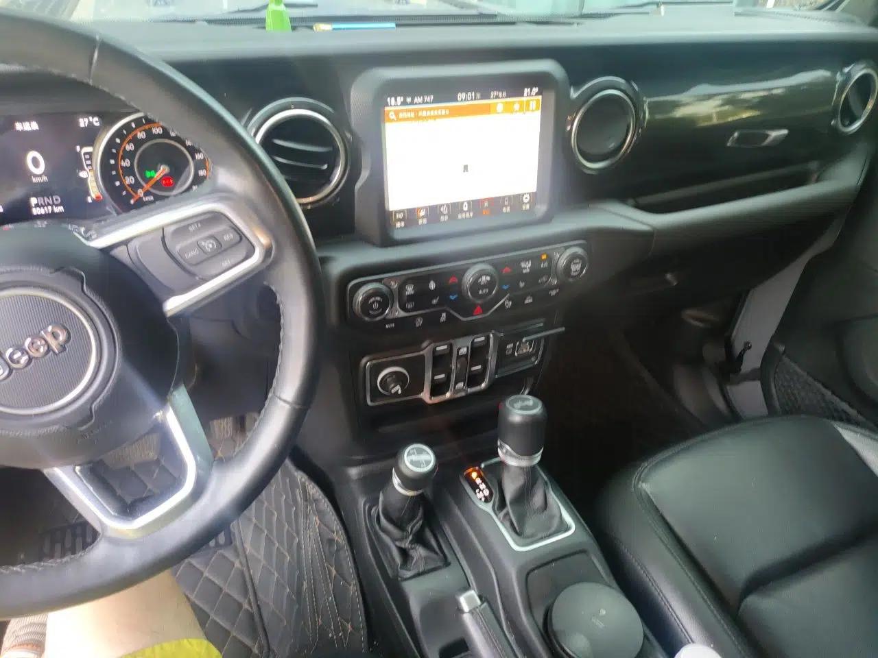 Jeep Wrangler 2021 2.0T Sahara Four-Door Edition — миниатюра 13