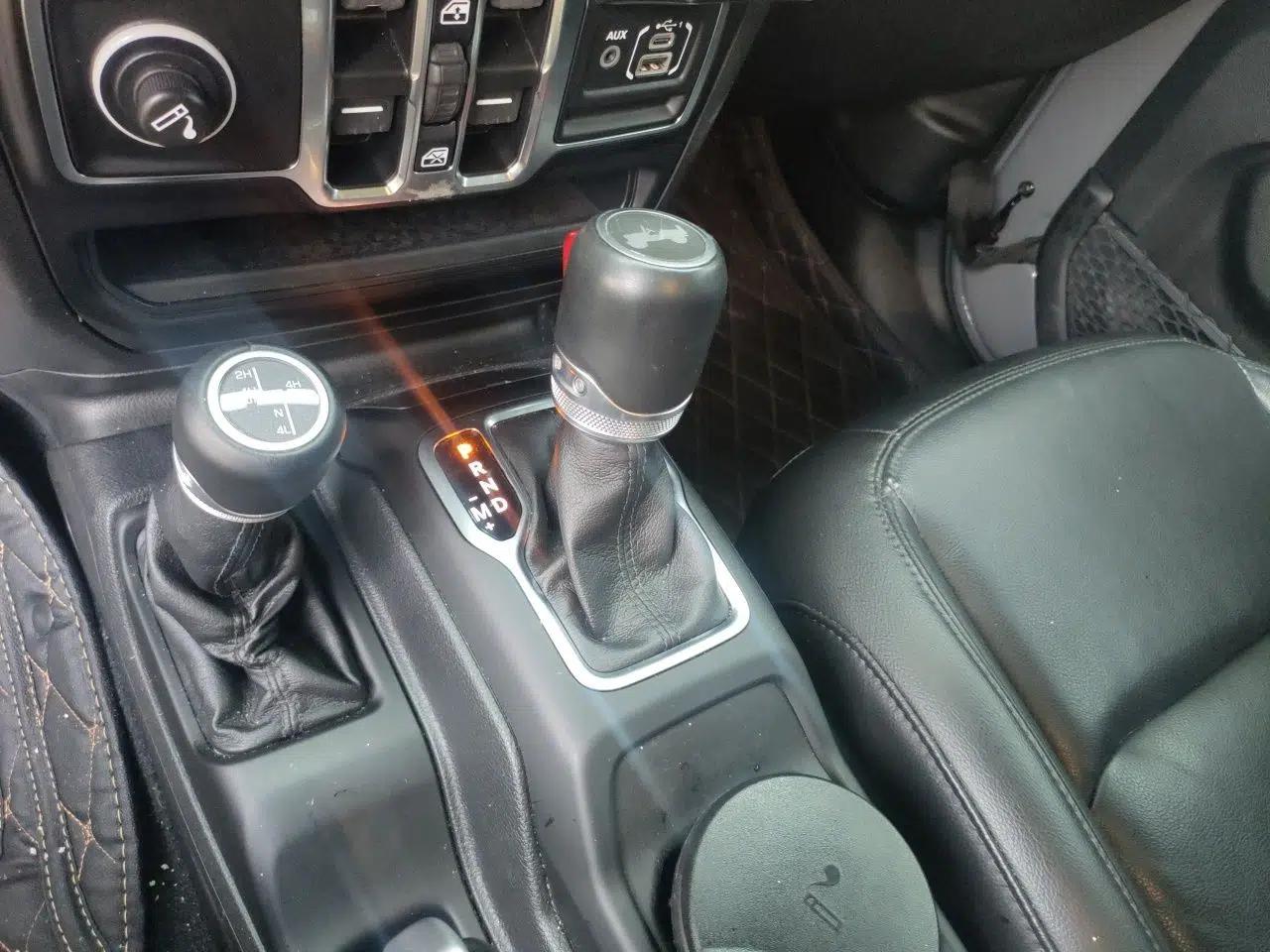 Jeep Wrangler 2021 2.0T Sahara Four-Door Edition — миниатюра 14