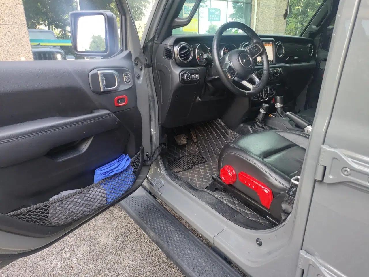 Jeep Wrangler 2021 2.0T Sahara Four-Door Edition — миниатюра 16