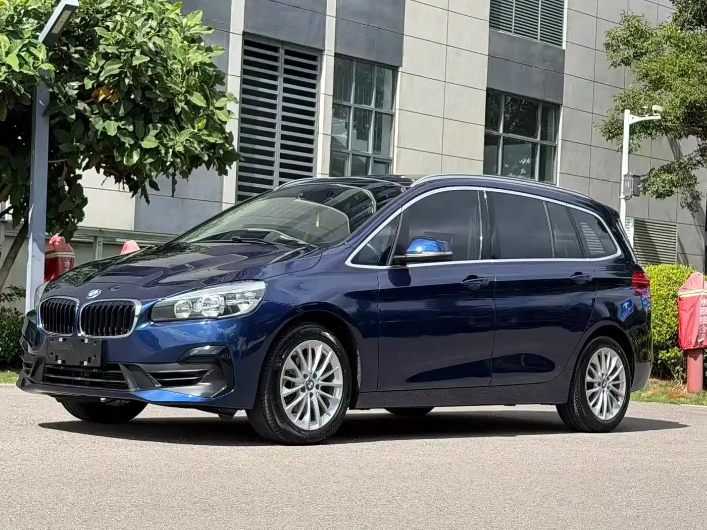 BMW 2 Series Gran Tourer 2019 220i Leading Edition — миниатюра 1