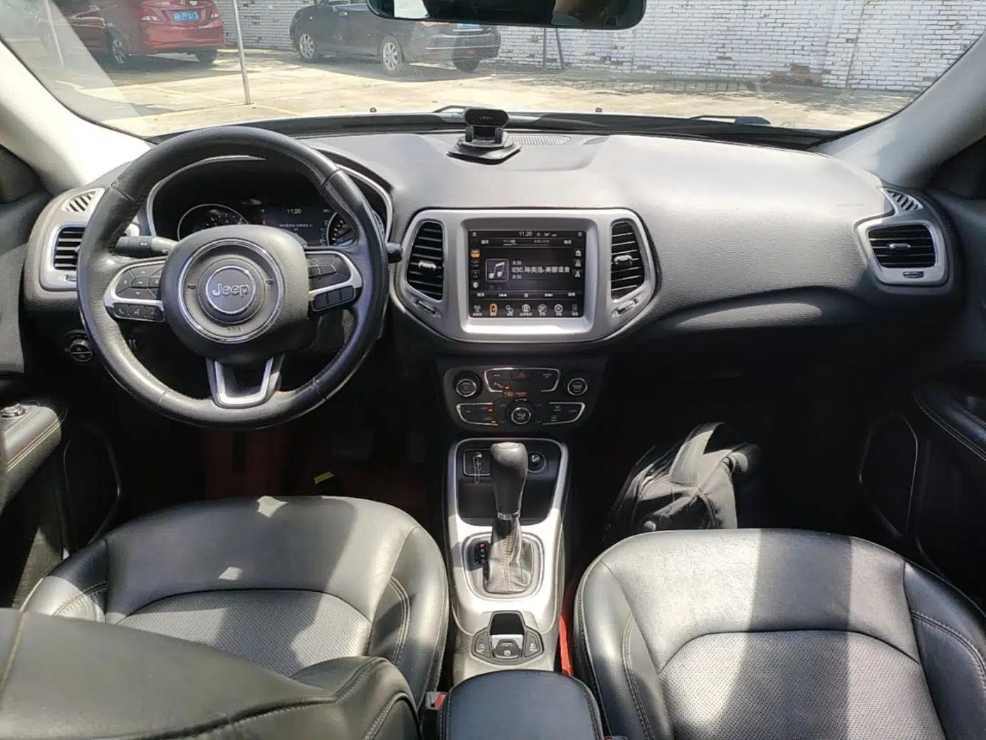 Jeep Compass 2017 200T Automatic Family Edition — миниатюра 12