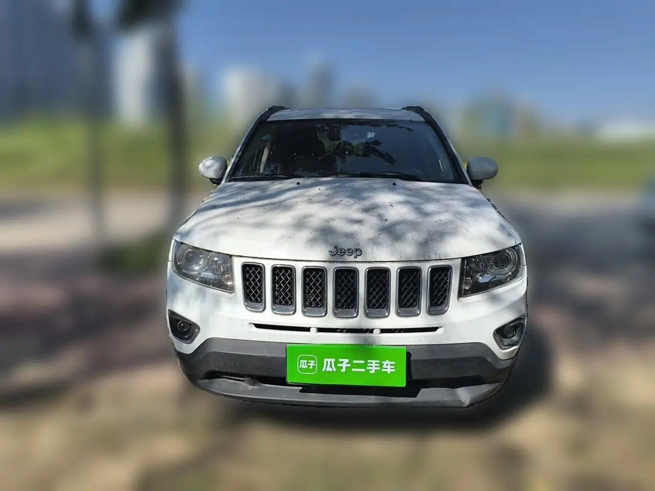 Jeep Compass 2014 Revised Version 2.4L Four-Wheel Drive Comfort Edition — миниатюра 2