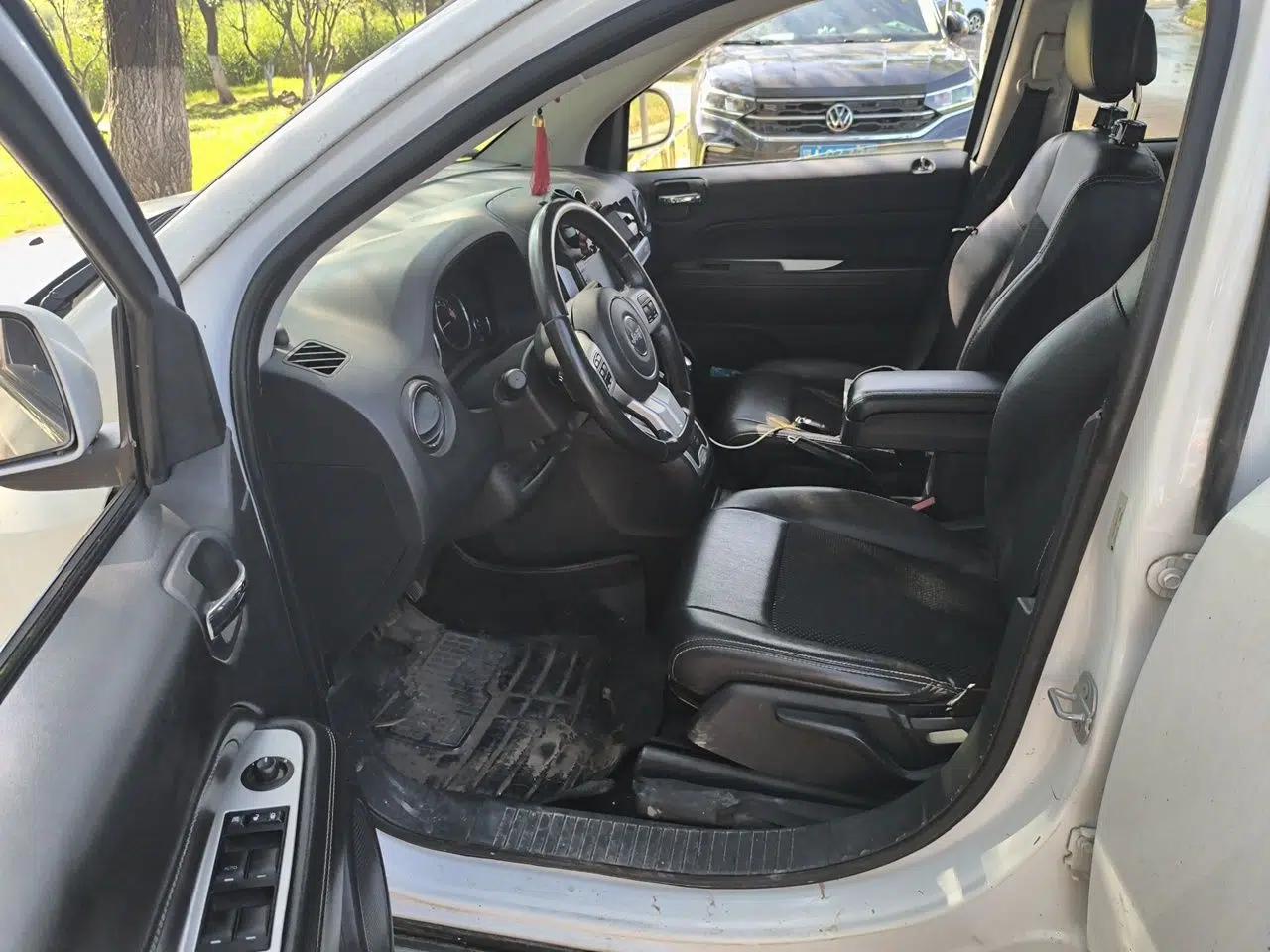 Jeep Compass 2014 Revised Version 2.4L Four-Wheel Drive Comfort Edition — миниатюра 16