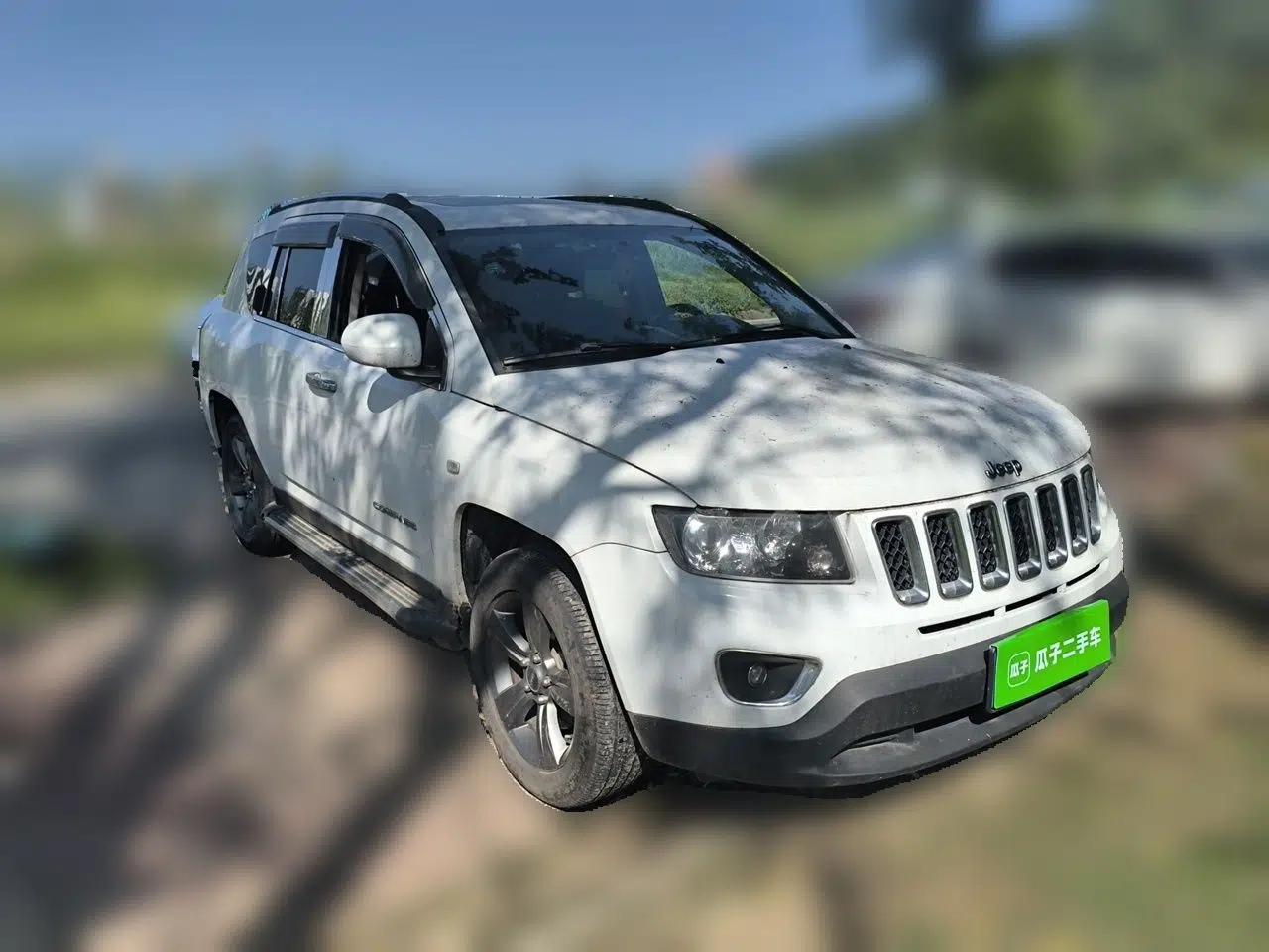 Jeep Compass 2014 Revised Version 2.4L Four-Wheel Drive Comfort Edition — миниатюра 3