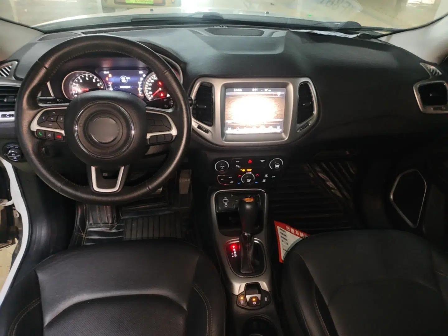 Jeep Compass 2017 200T Automatic Family Edition — миниатюра 12
