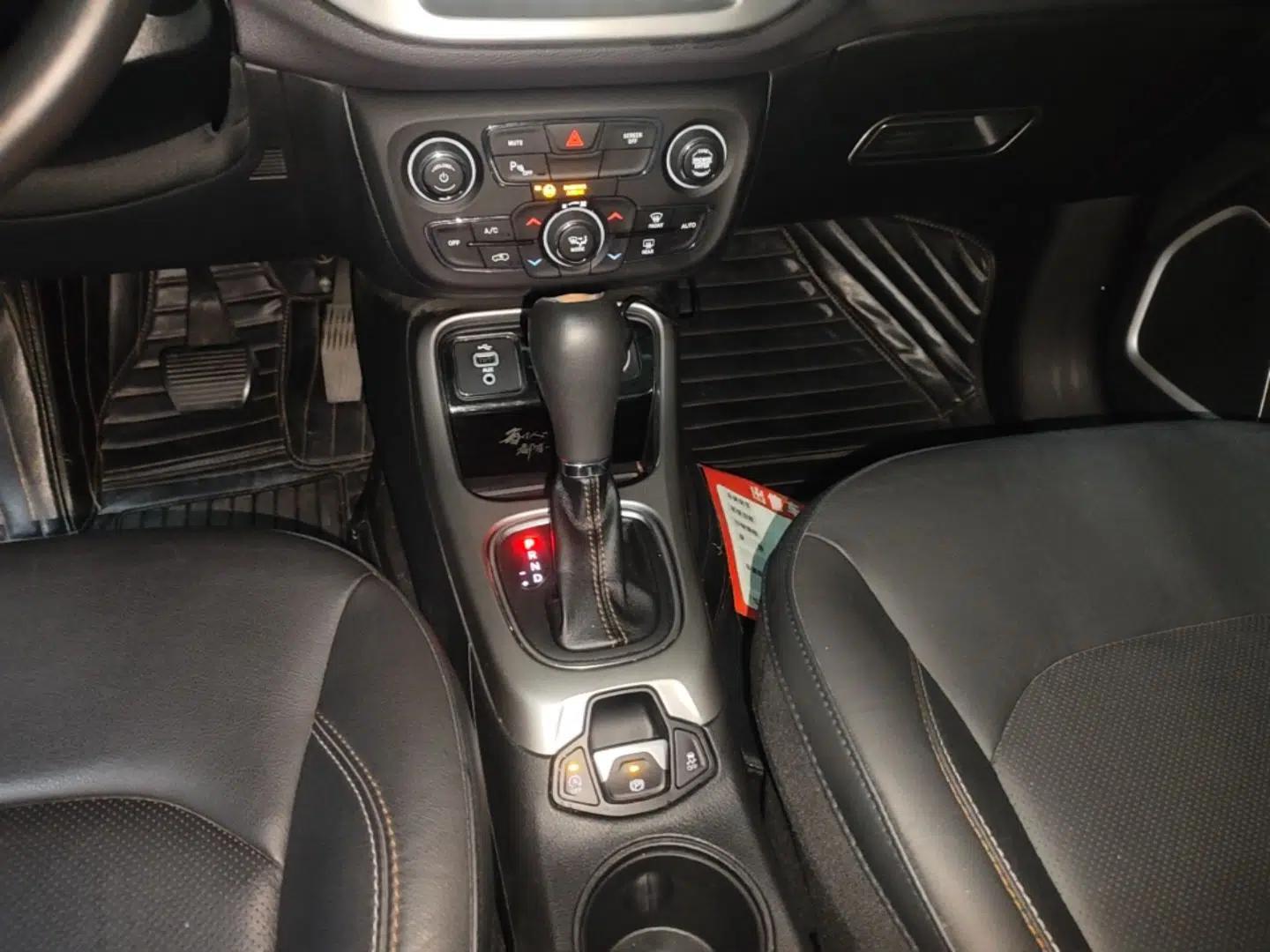Jeep Compass 2017 200T Automatic Family Edition — миниатюра 16