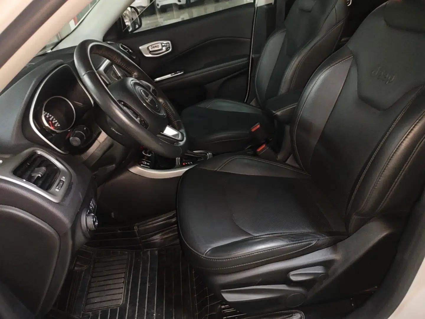 Jeep Compass 2017 200T Automatic Family Edition — миниатюра 17