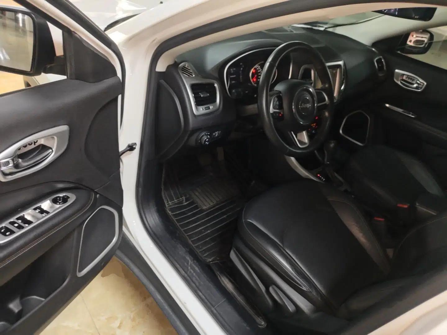 Jeep Compass 2017 200T Automatic Family Edition — миниатюра 18