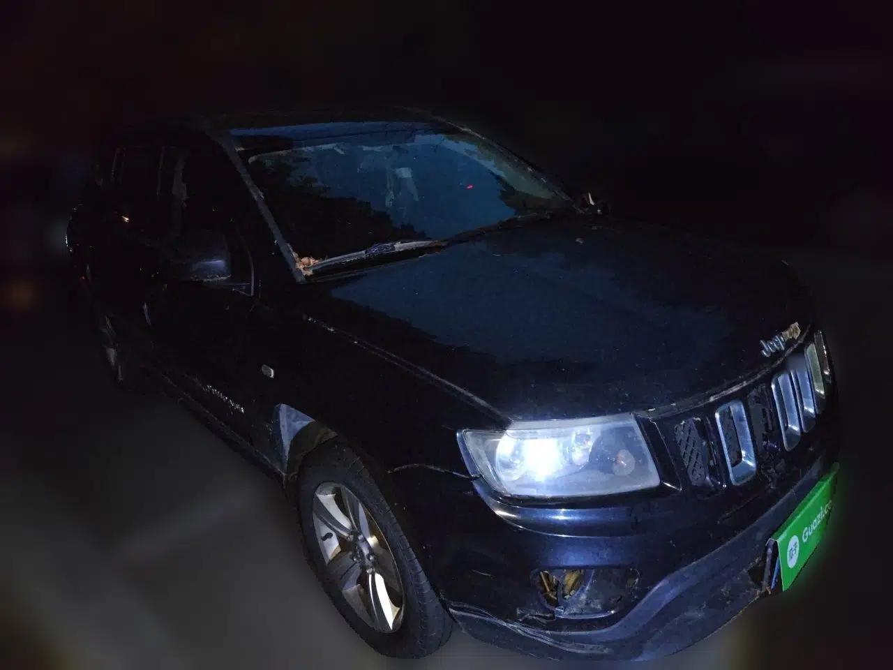 Jeep Compass 2013 2.0L two-wheel drive sport version — миниатюра 3