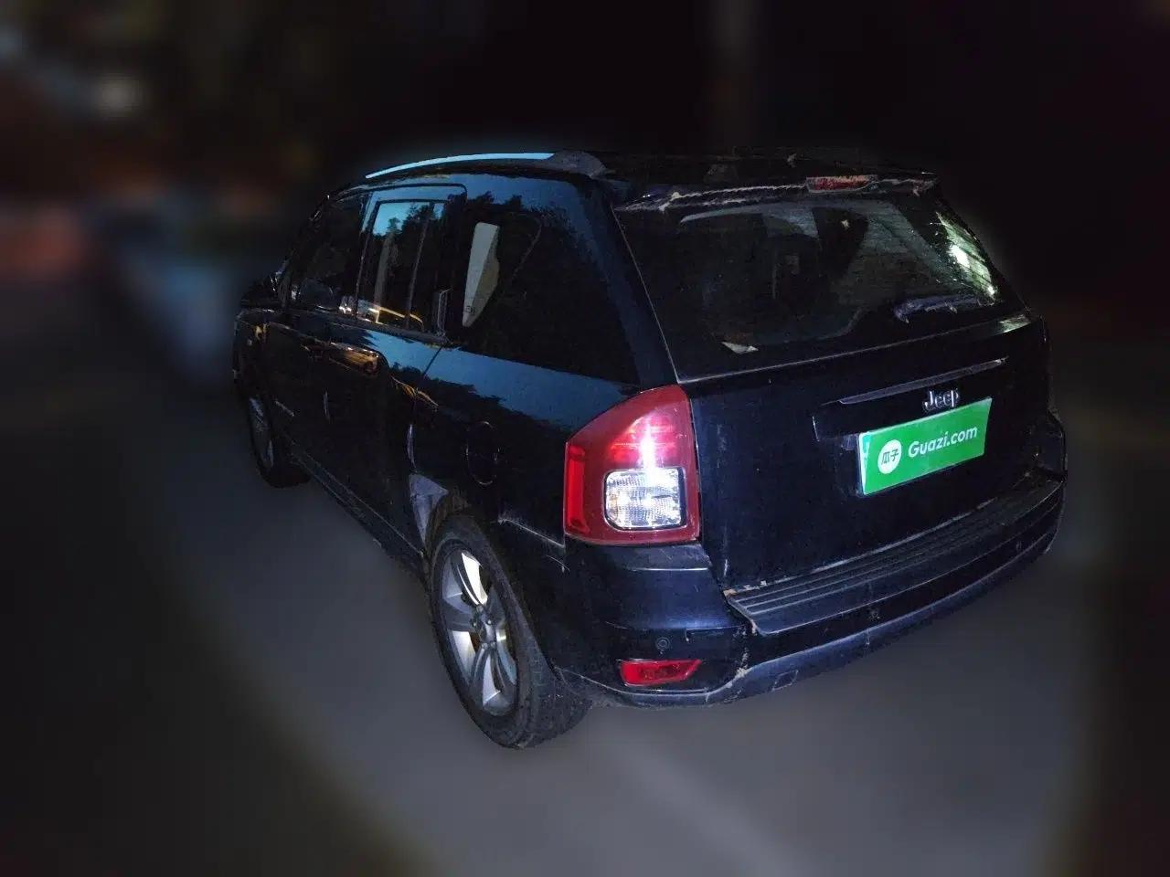 Jeep Compass 2013 2.0L two-wheel drive sport version — миниатюра 4
