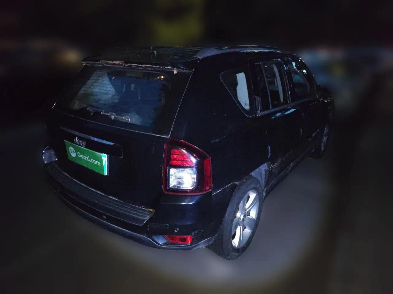 Jeep Compass 2013 2.0L two-wheel drive sport version — миниатюра 6