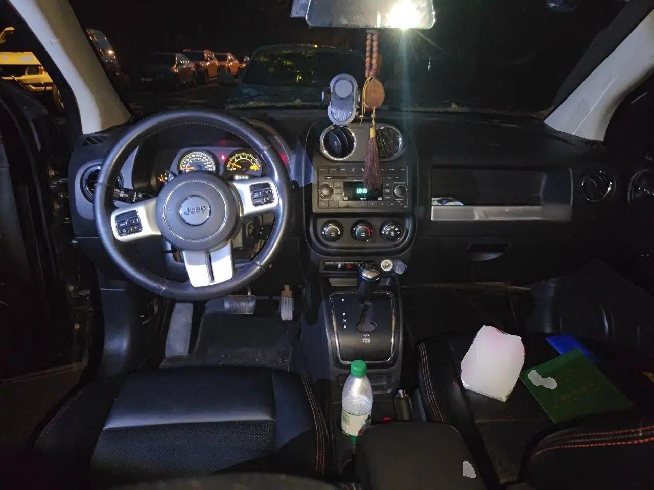 Jeep Compass 2013 2.0L two-wheel drive sport version — миниатюра 9