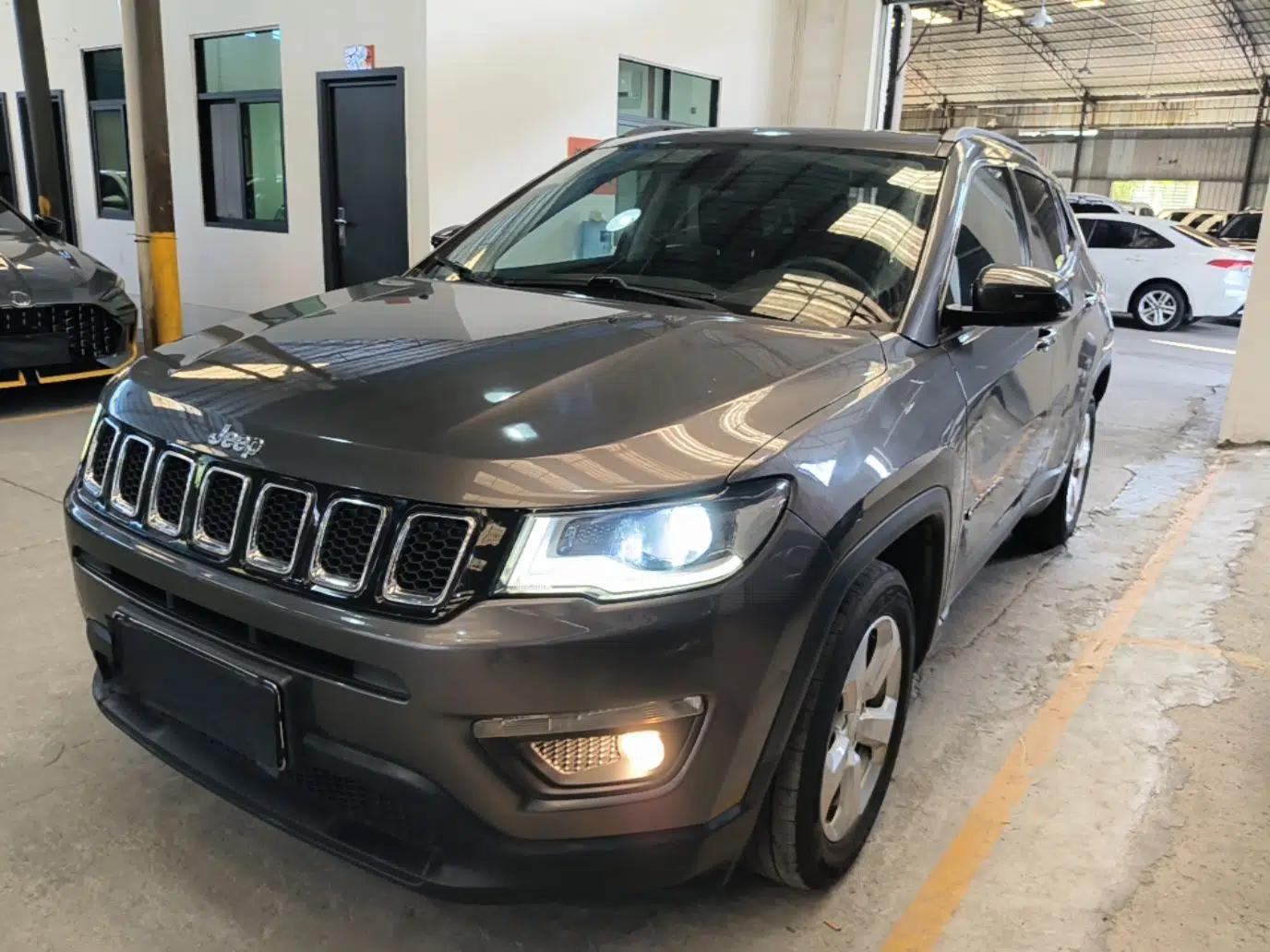 Jeep Compass 2019 220T Automatic Family Edition — миниатюра 1