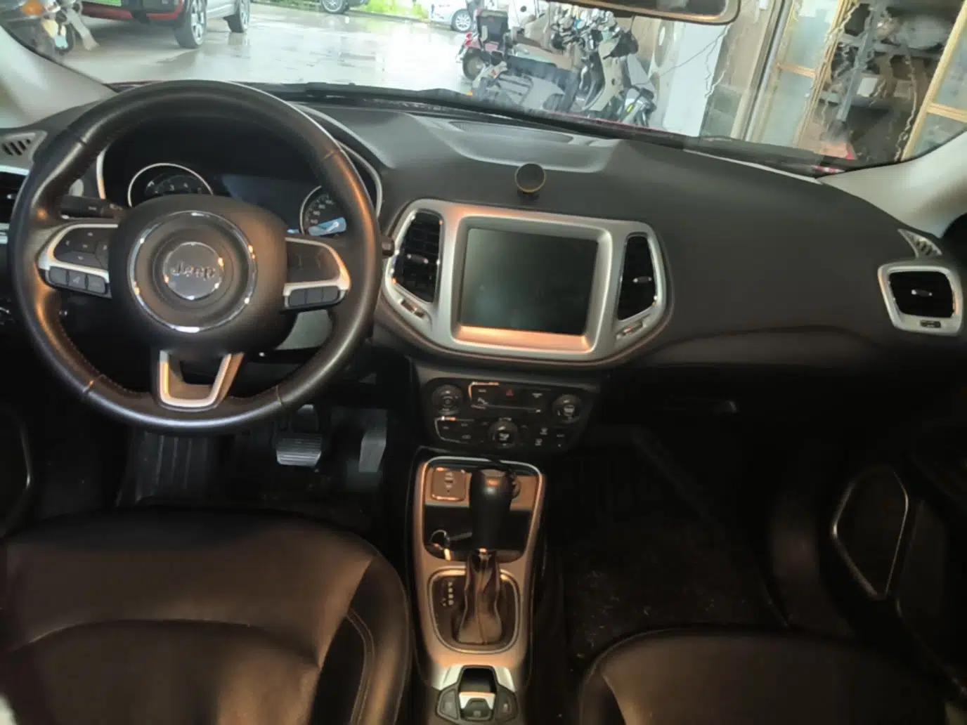 Jeep Compass 2017 200T Automatic Family Edition — миниатюра 12