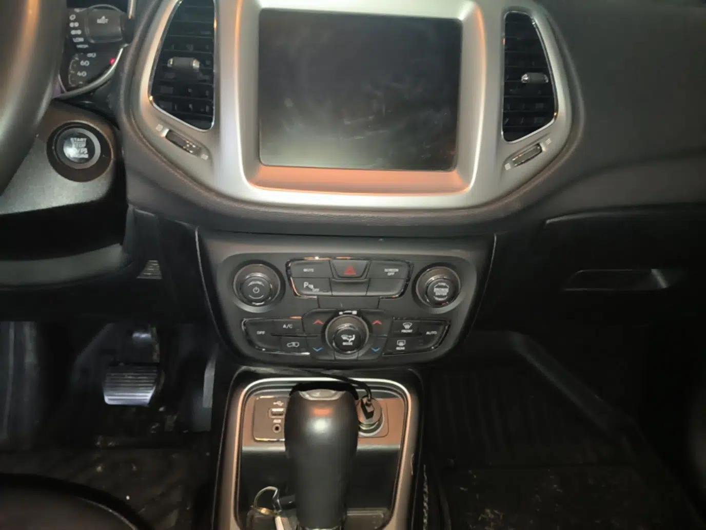 Jeep Compass 2017 200T Automatic Family Edition — миниатюра 15