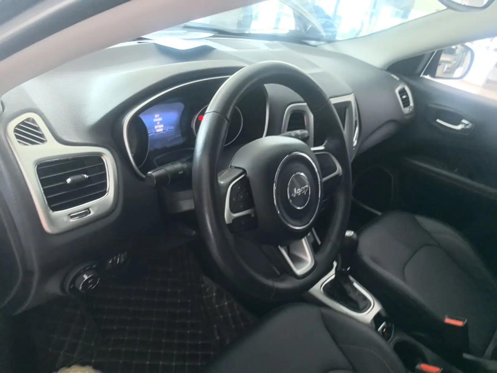 Jeep Compass 2017 200T Automatic Family Edition — миниатюра 12