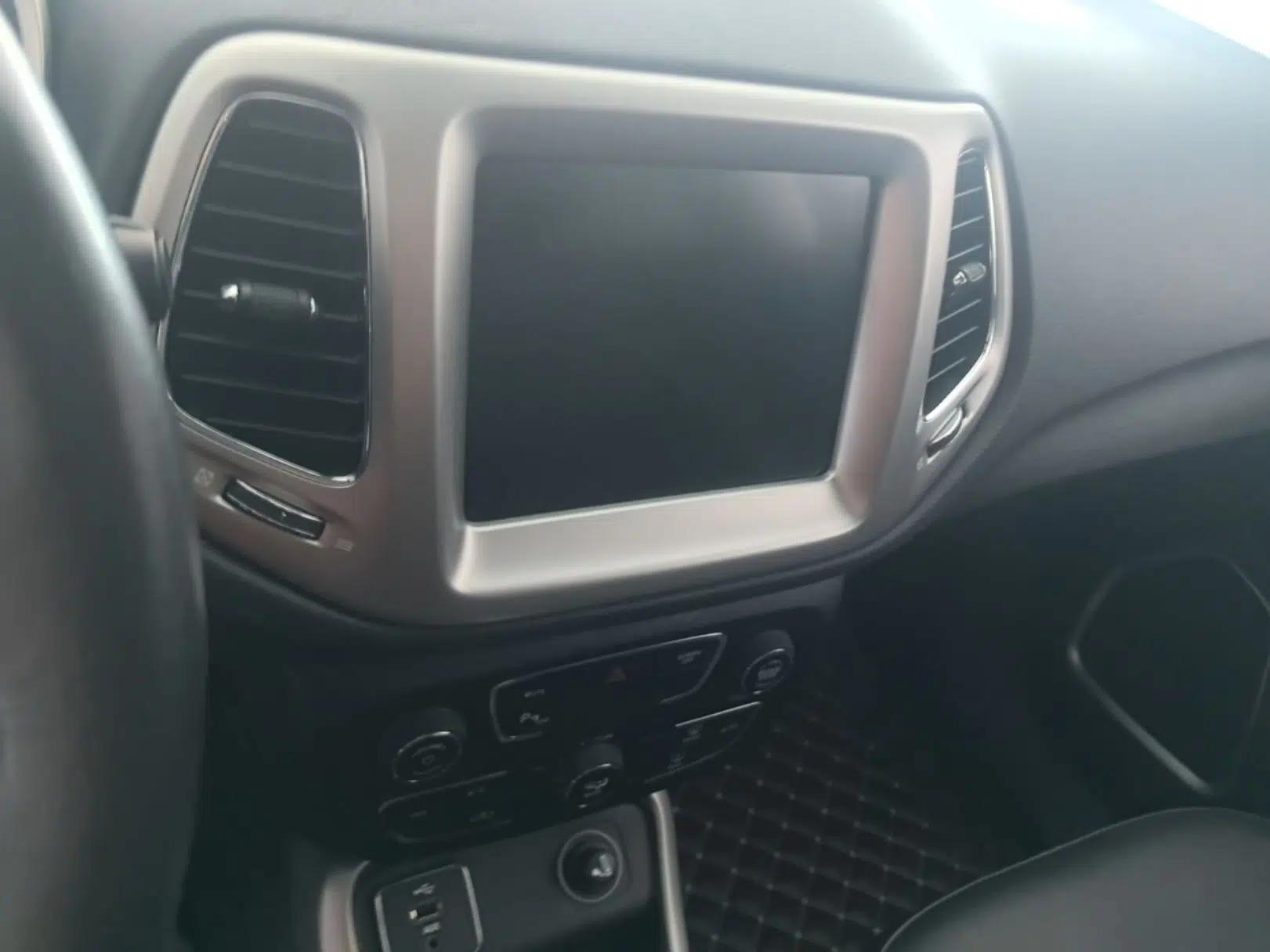 Jeep Compass 2017 200T Automatic Family Edition — миниатюра 15