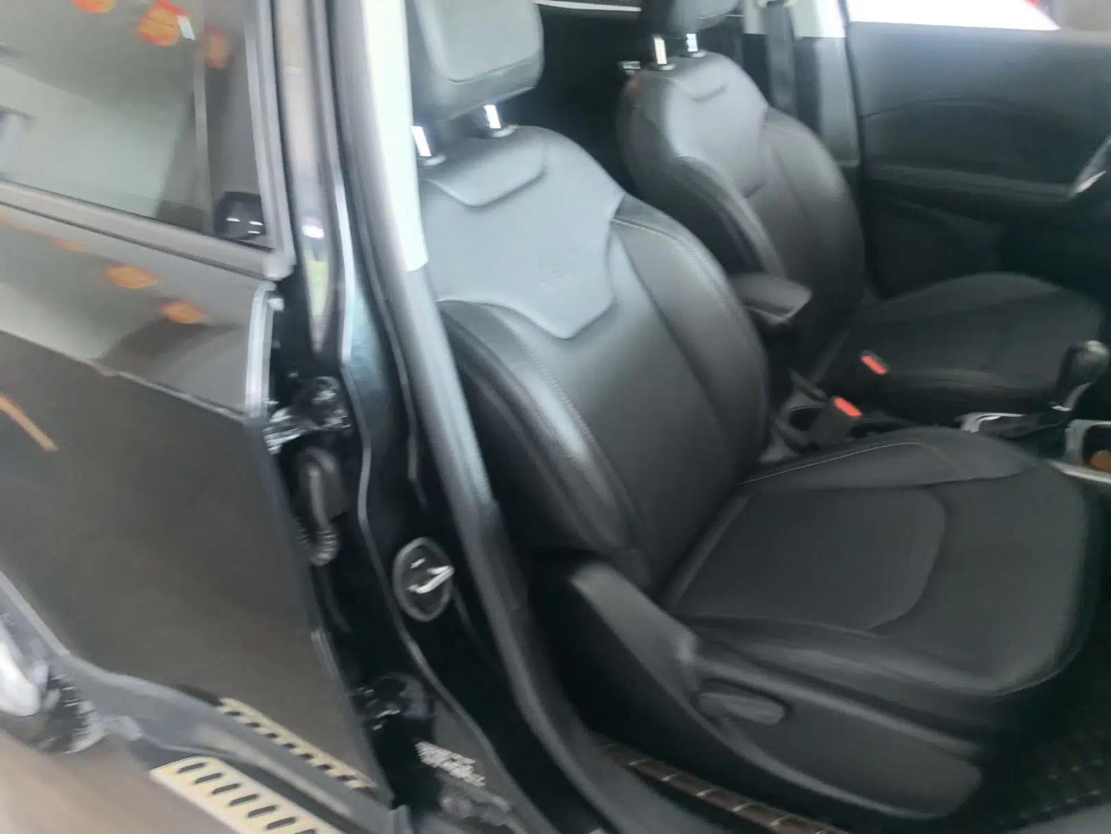 Jeep Compass 2017 200T Automatic Family Edition — миниатюра 19