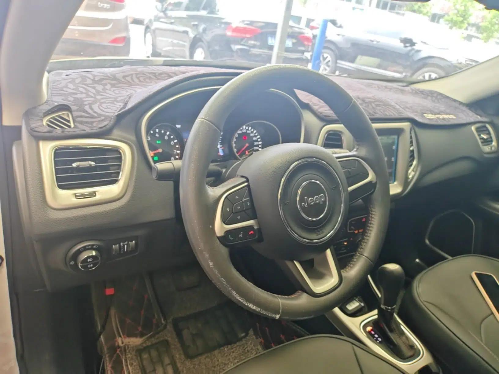 Jeep Compass 2017 200T Automatic Family Edition — миниатюра 17