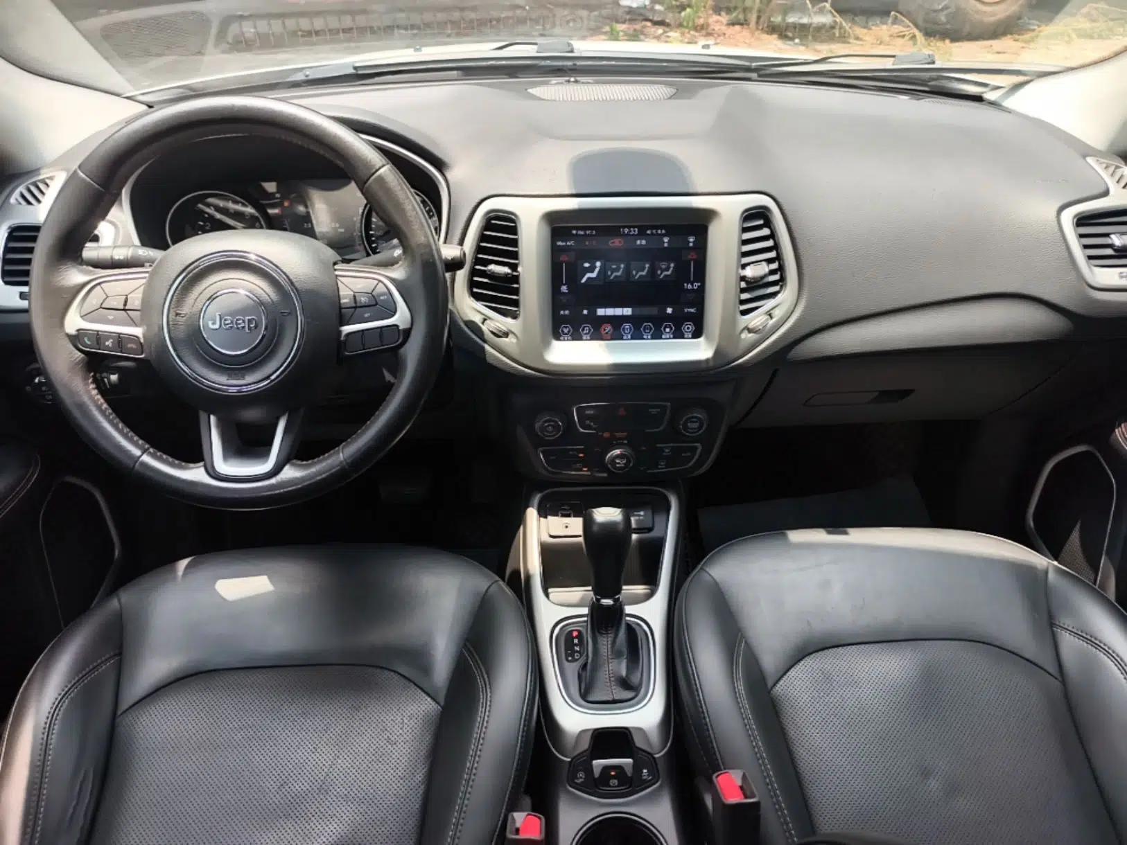 Jeep Compass 2017 200T Automatic Family Edition — миниатюра 12