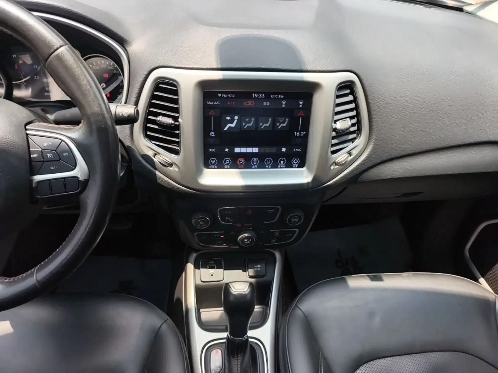 Jeep Compass 2017 200T Automatic Family Edition — миниатюра 15
