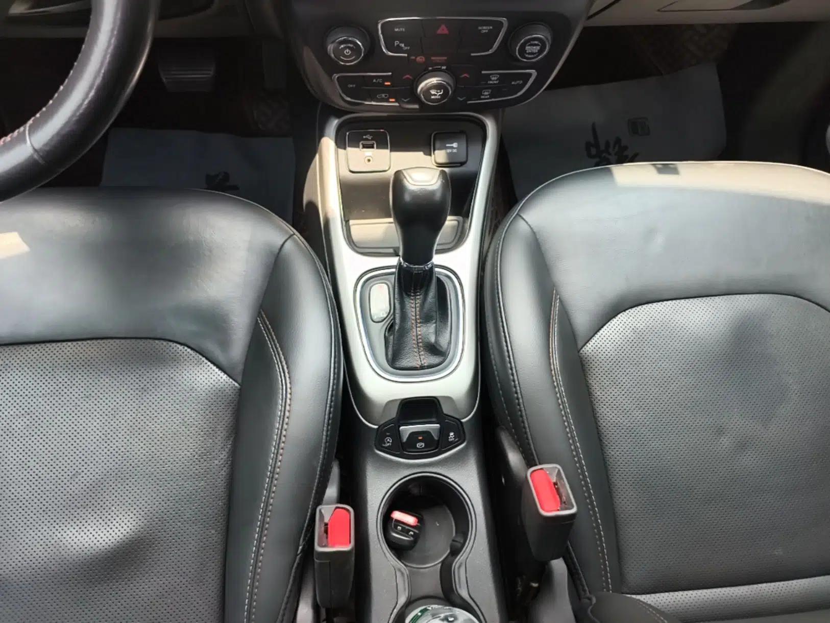 Jeep Compass 2017 200T Automatic Family Edition — миниатюра 16