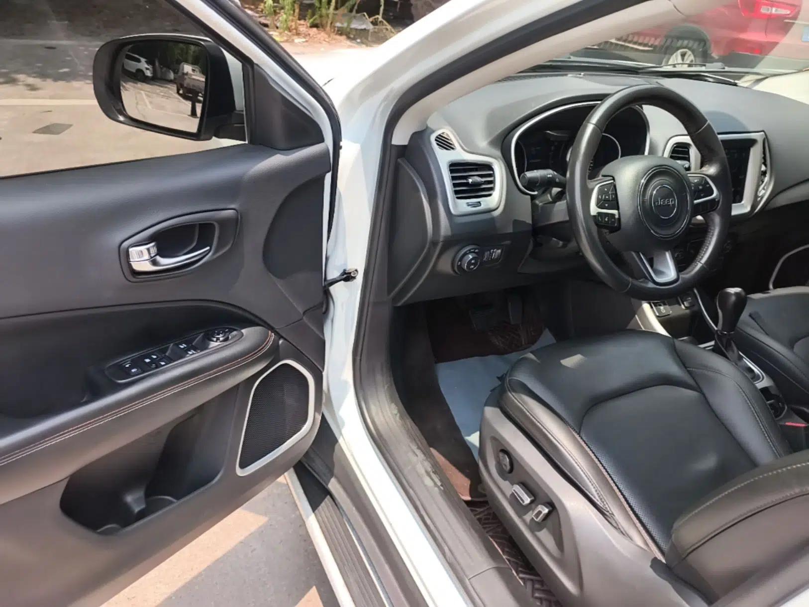 Jeep Compass 2017 200T Automatic Family Edition — миниатюра 18