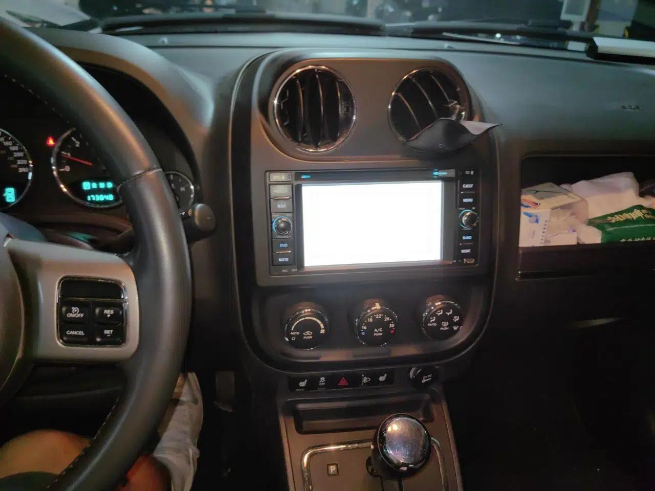 Jeep Compass 2013 2.4L four-wheel drive luxury version — миниатюра 13