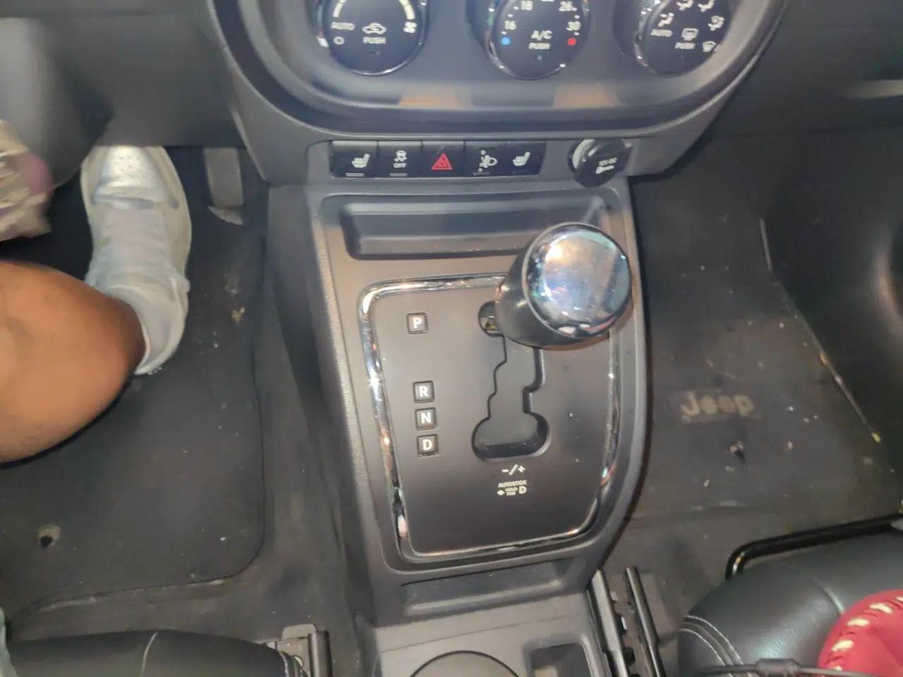 Jeep Compass 2013 2.4L four-wheel drive luxury version — миниатюра 14