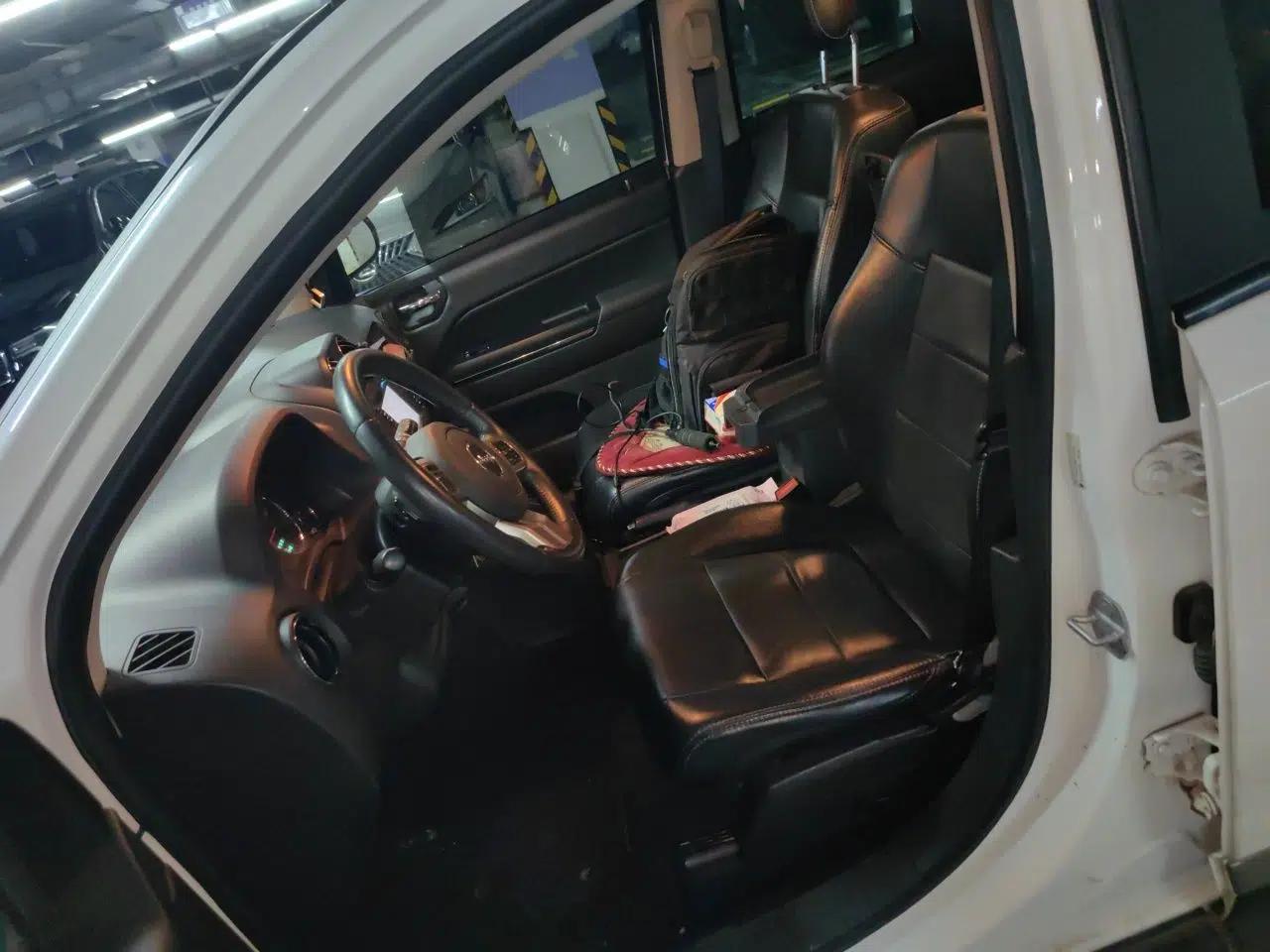 Jeep Compass 2013 2.4L four-wheel drive luxury version — миниатюра 15