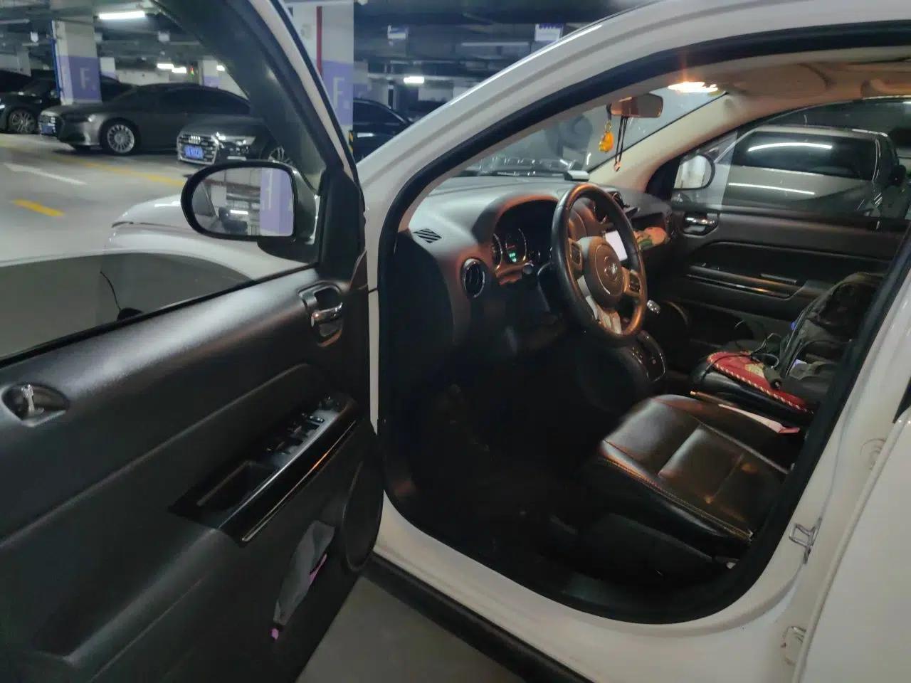 Jeep Compass 2013 2.4L four-wheel drive luxury version — миниатюра 16