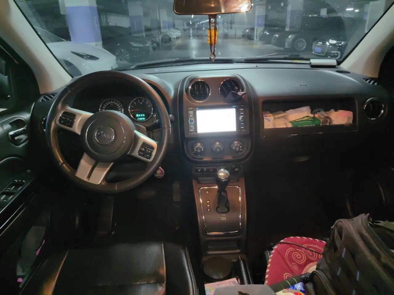 Jeep Compass 2013 2.4L four-wheel drive luxury version — миниатюра 9