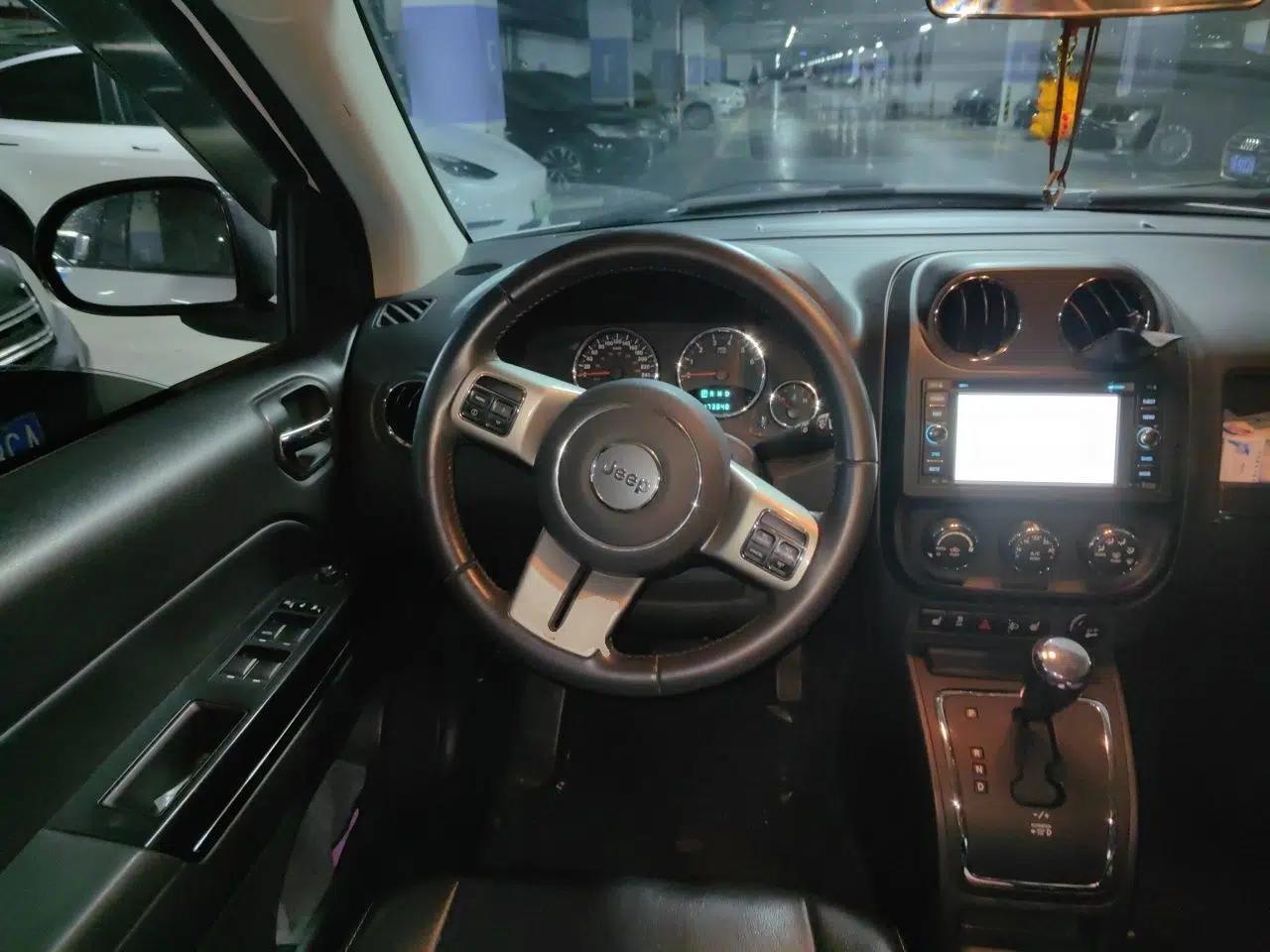 Jeep Compass 2013 2.4L four-wheel drive luxury version — миниатюра 10