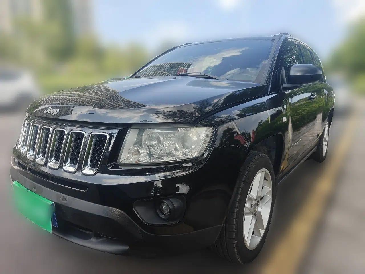 Jeep Compass 2013 2.4L four-wheel drive luxury version — миниатюра 1