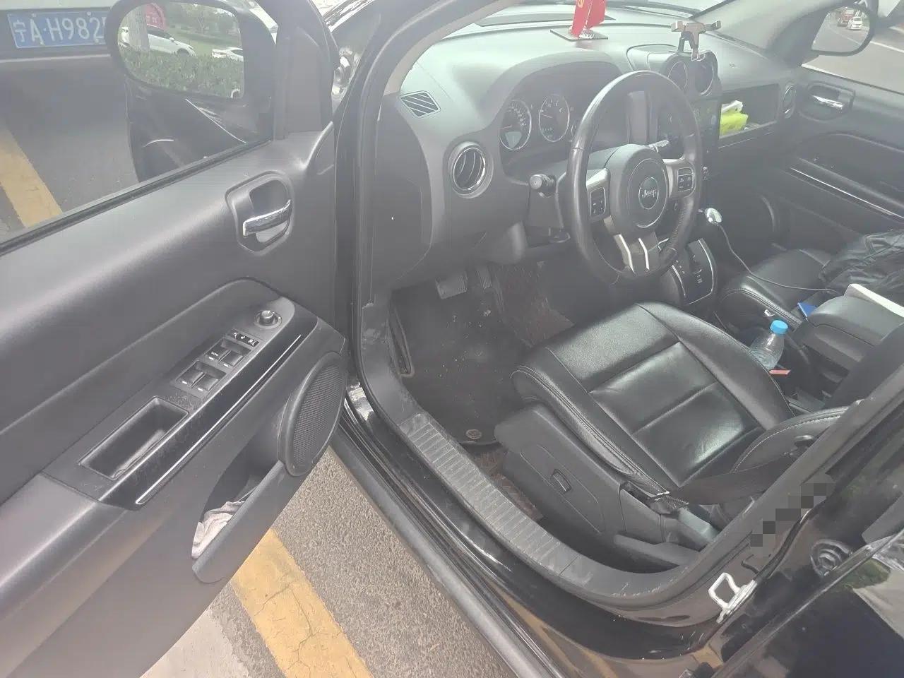 Jeep Compass 2013 2.4L four-wheel drive luxury version — миниатюра 16