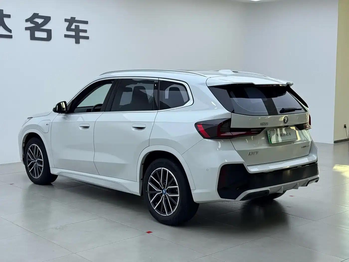 BMW iX1 2023 eDrive25L M Sport Package — миниатюра 19