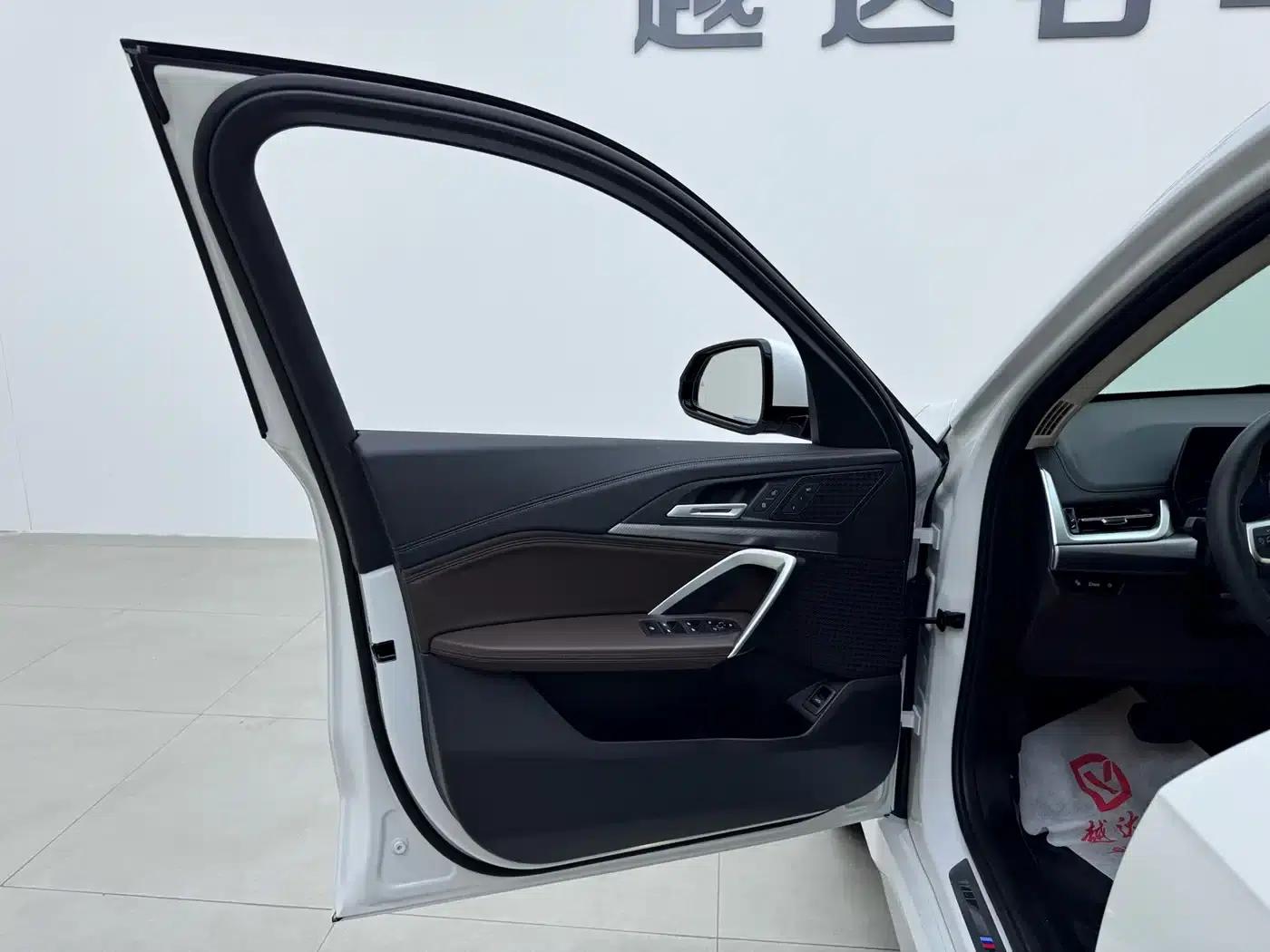 BMW iX1 2023 eDrive25L M Sport Package — миниатюра 4