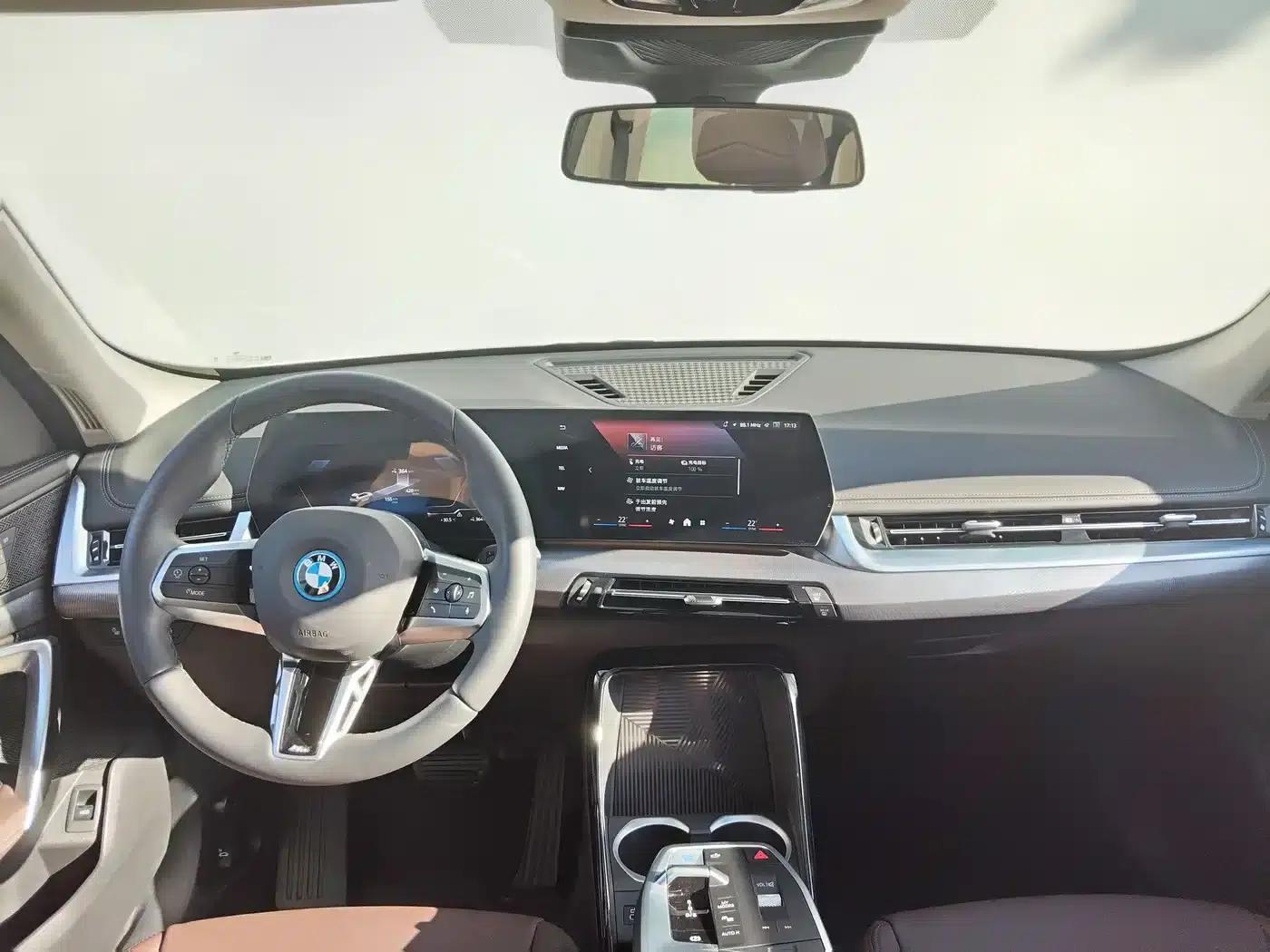 BMW iX1 2025 eDrive25L M Sport Package — миниатюра 11