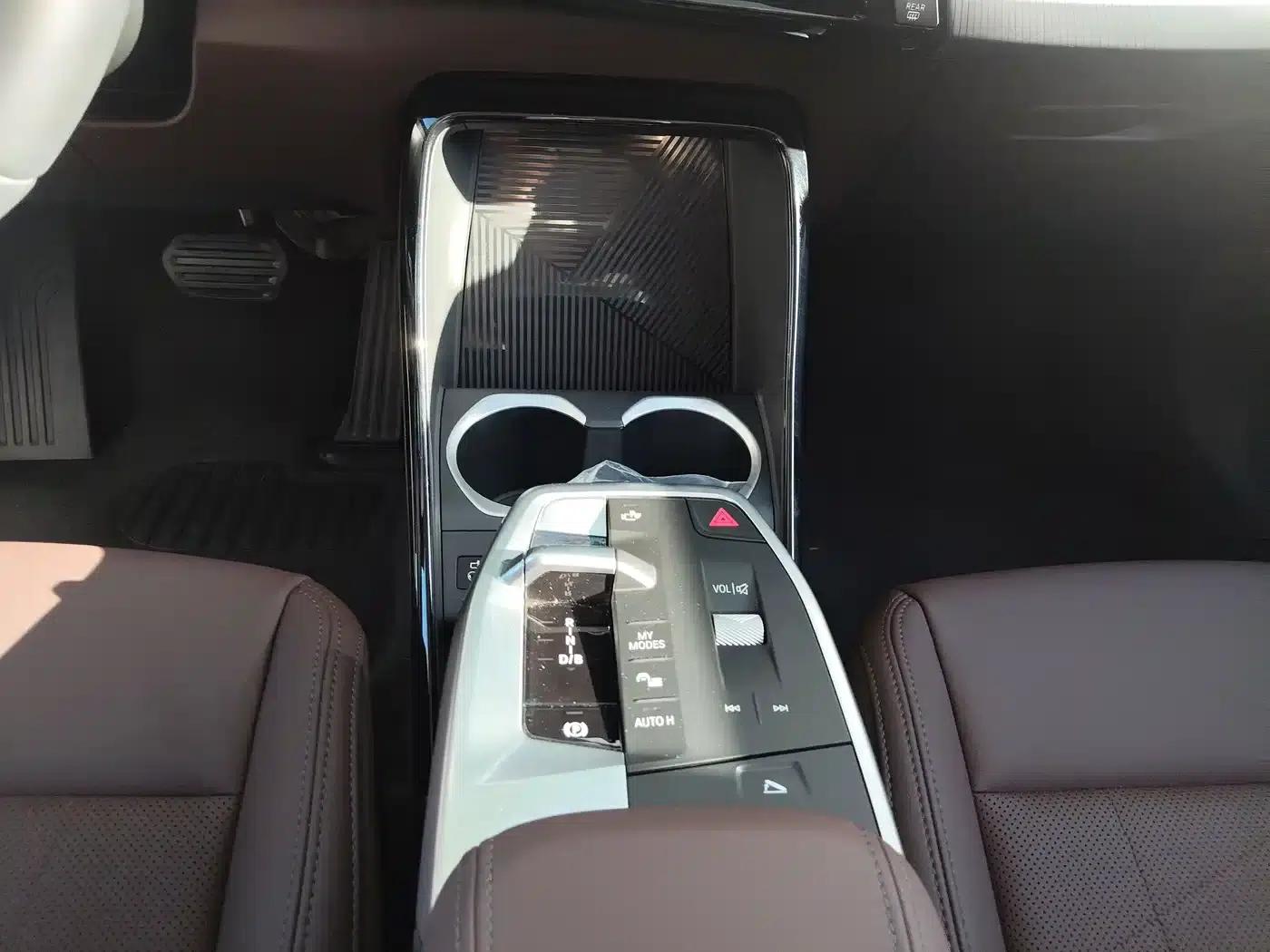 BMW iX1 2025 eDrive25L M Sport Package — миниатюра 13