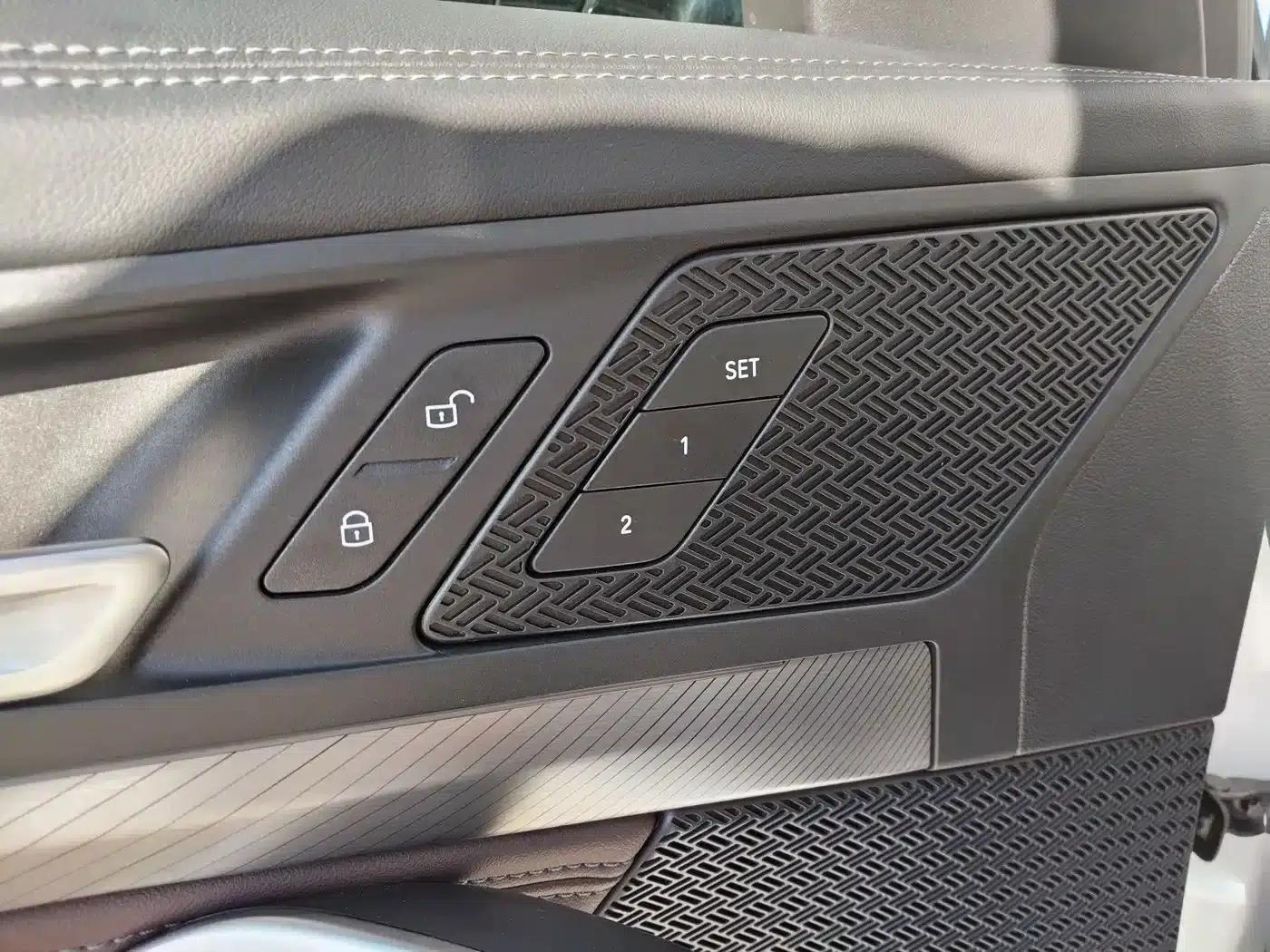 BMW iX1 2025 eDrive25L M Sport Package — миниатюра 16