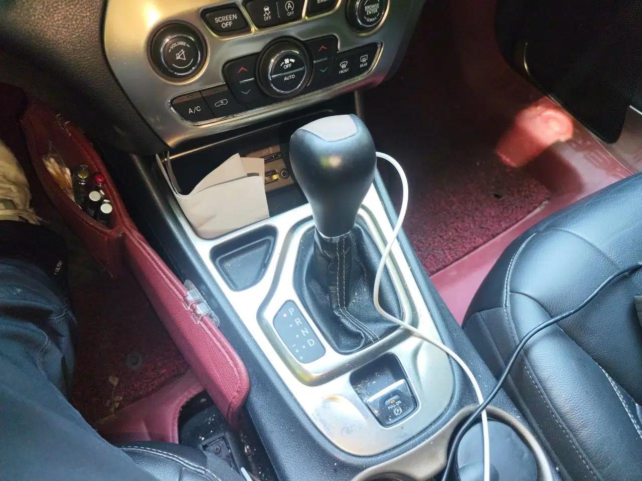 Jeep Cherokee 2016 2.4L Leading Edition — миниатюра 14