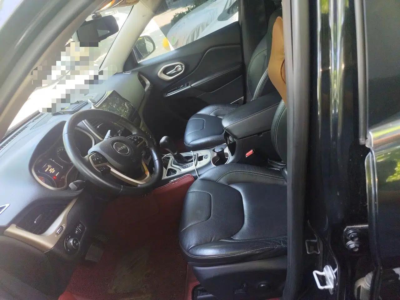 Jeep Cherokee 2016 2.4L Leading Edition — миниатюра 15