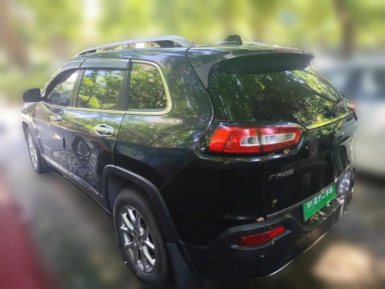 Jeep Cherokee 2016 2.4L Leading Edition — миниатюра 4