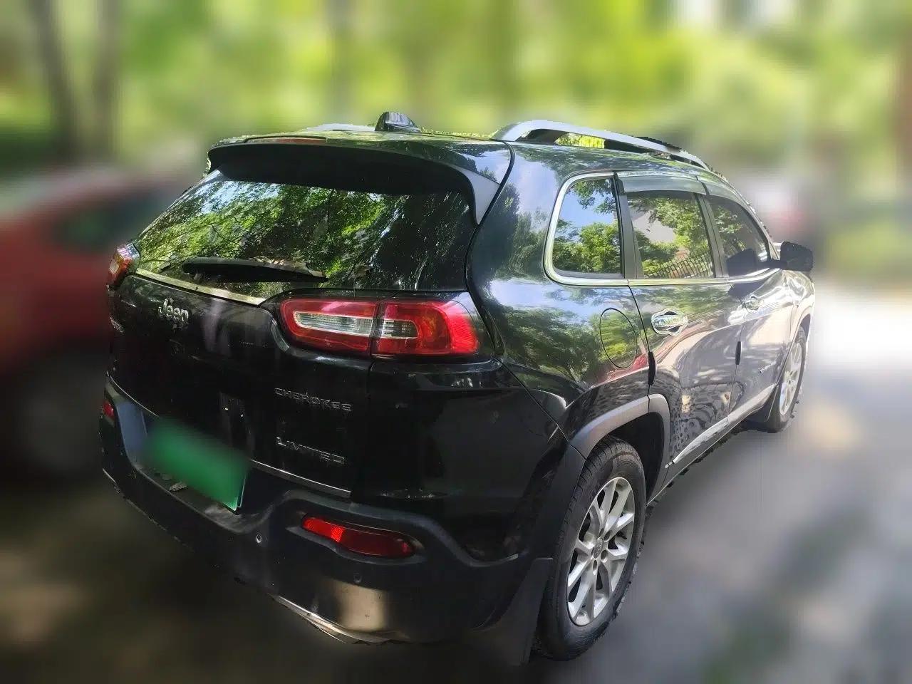Jeep Cherokee 2016 2.4L Leading Edition — миниатюра 6