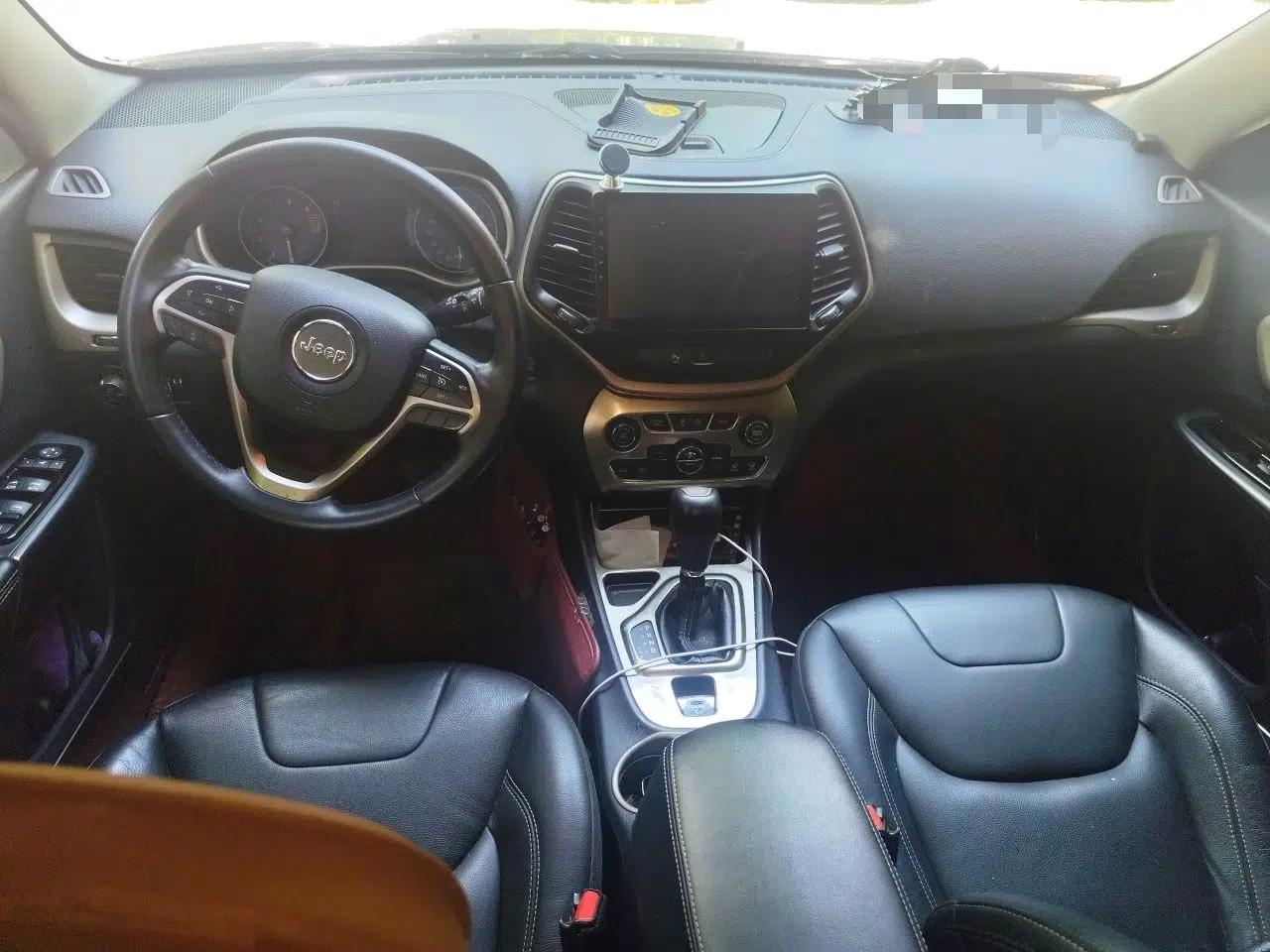 Jeep Cherokee 2016 2.4L Leading Edition — миниатюра 9