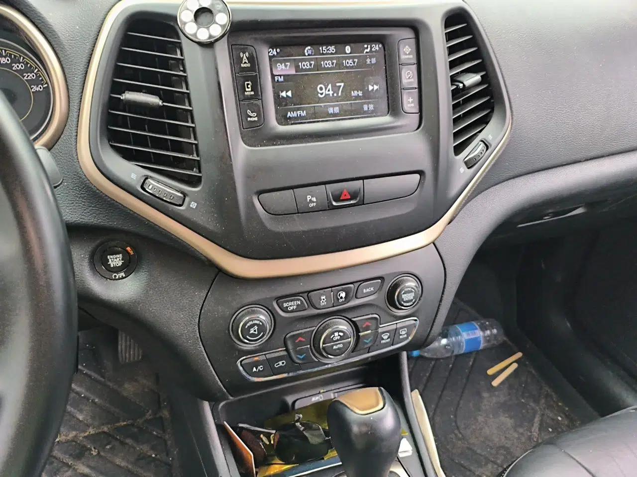 Jeep Cherokee 2016 2.4L Leading Edition — миниатюра 13