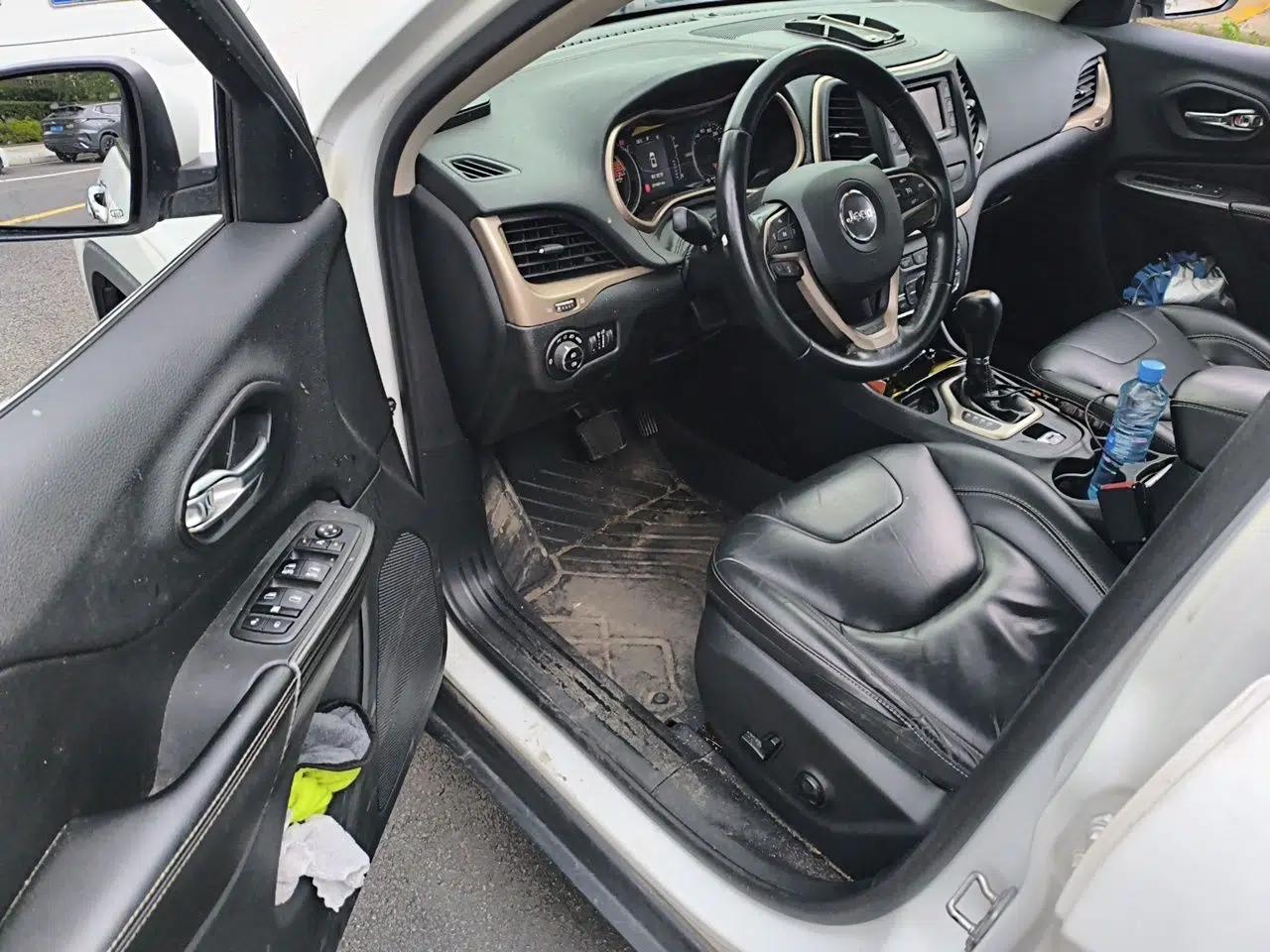 Jeep Cherokee 2016 2.4L Leading Edition — миниатюра 16