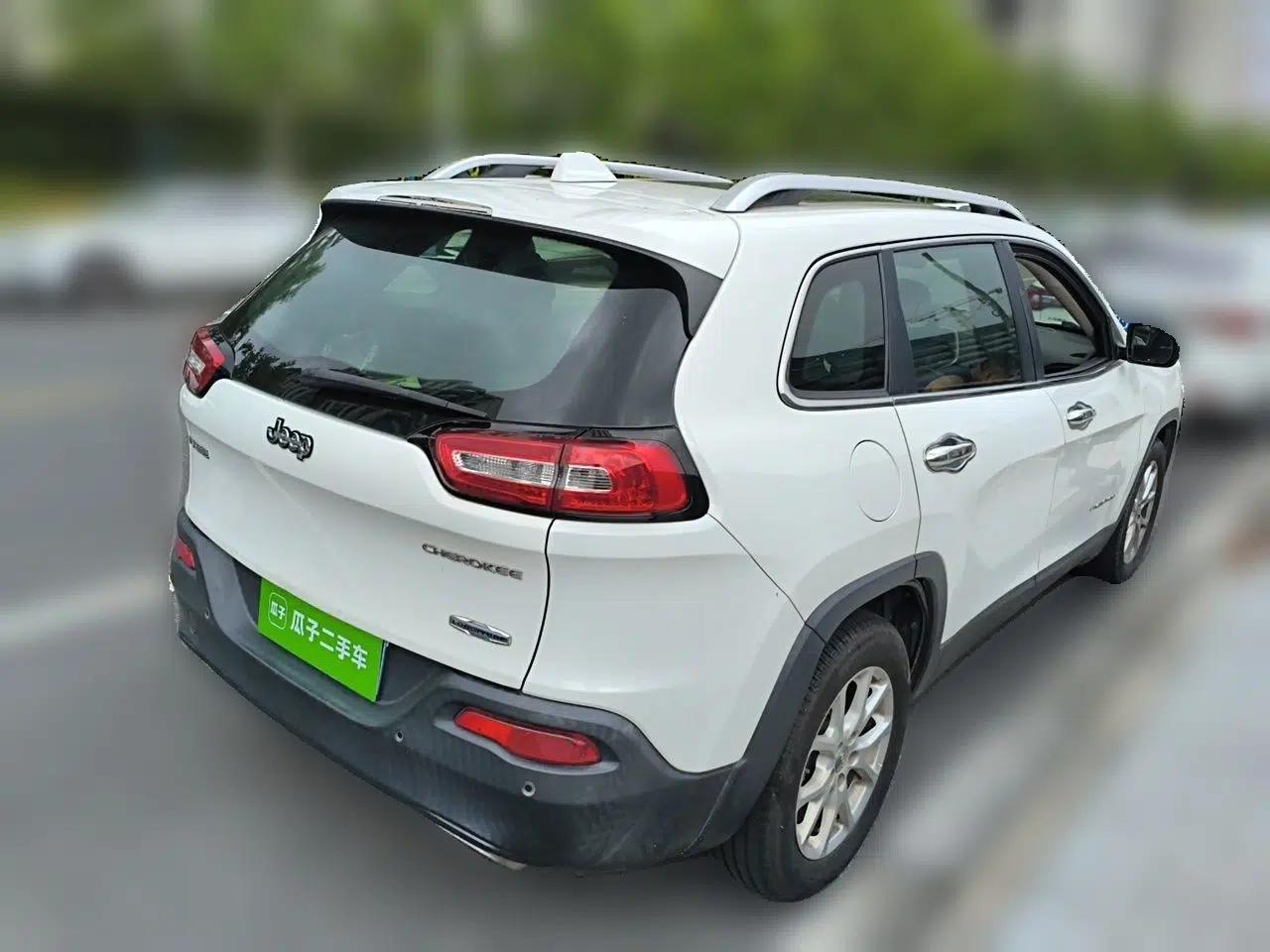 Jeep Cherokee 2016 2.4L Leading Edition — миниатюра 6