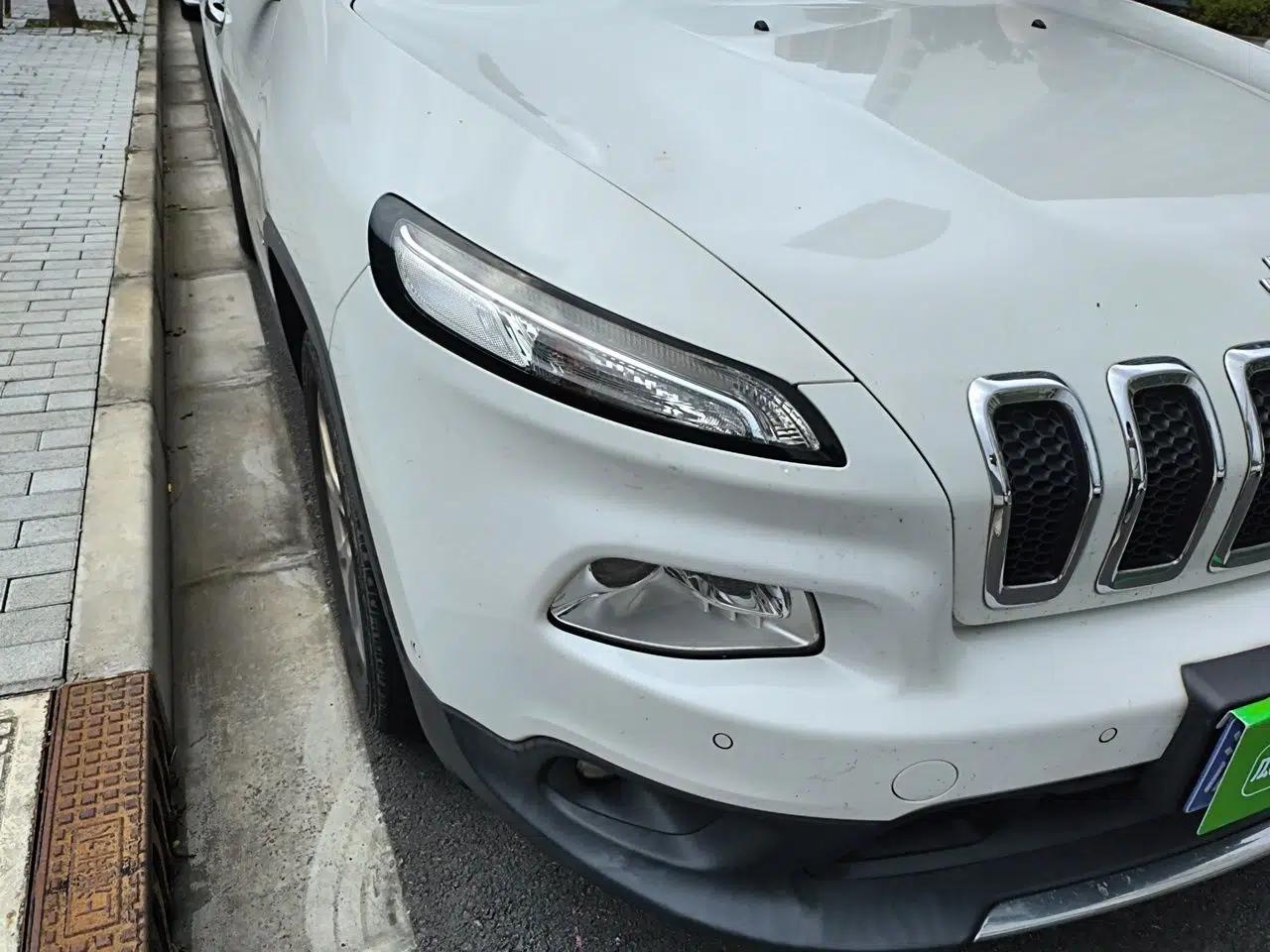 Jeep Cherokee 2016 2.4L Leading Edition — миниатюра 7